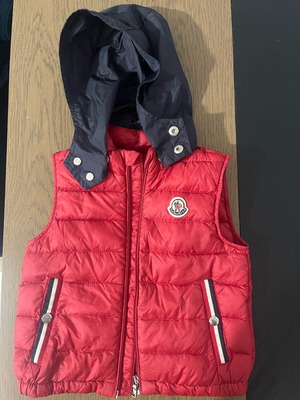 Moncler Αμάνικο Μπουφάν για Παιδιά 2 Ετών σαν Καινούργιο, Κόκκινο