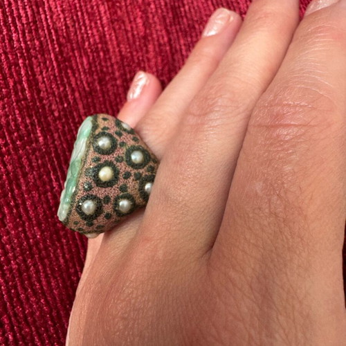 Vintage handmade Victorian ring with carved green nephrite and pearls like new