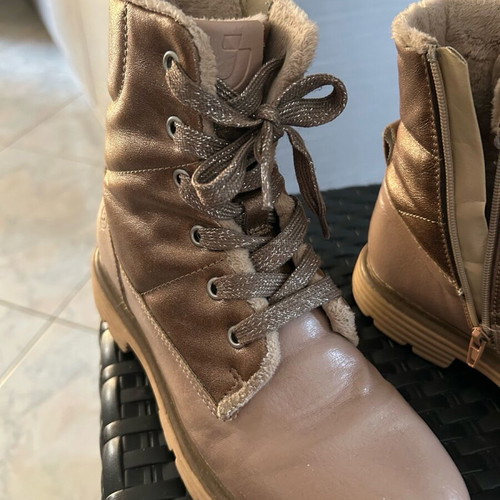 Girls' boots size 34 like new