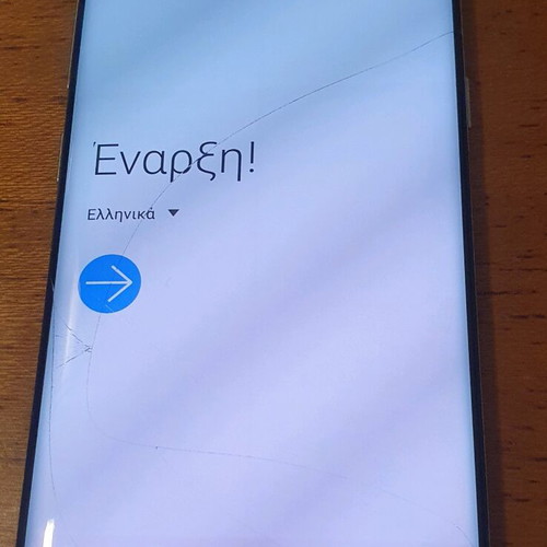 Samsung S8 used with broken screen and glass, includes cases and box