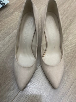 Γόβες Bershka μπεζ μεταχειρισμένες No 39, τακούνι 9εκ