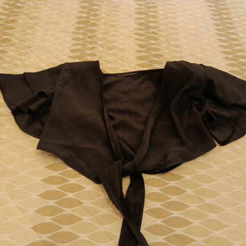 Women's jacket like new, black, short sleeve, tie front, size L