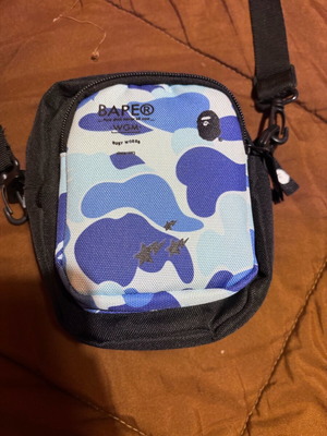 Τσάντα ώμου BAPE A Bathing Ape μπλε καμουφλάζ σαν καινούργια