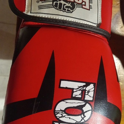 Boxing gloves like new, 10oz, synthetic leather