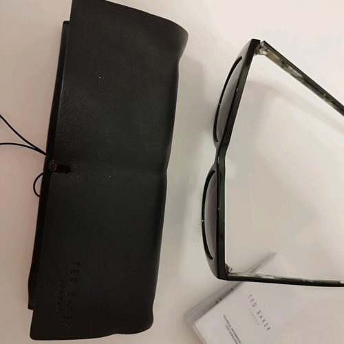 Ted Baker sunglasses black like new with gradient lens