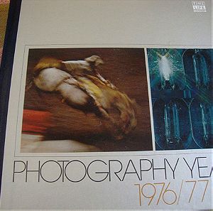 PHOTOGRAPHY YEAR 1976/ 77 EDITION BY THE EDITORS OF TIME – LIFE BOOKS Εκδ. 1976.