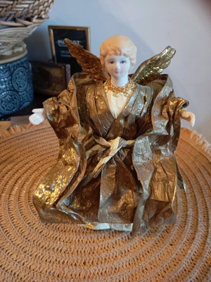 Πολύ παλιά κούκλα Χριστουγέννων με γύψινο πρόσωπο και χέρια σαν καινούργια