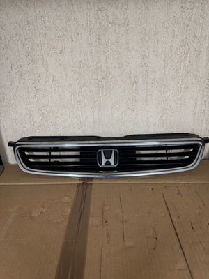 Honda Civic EK4 grille (1996–1998) like new with emblem