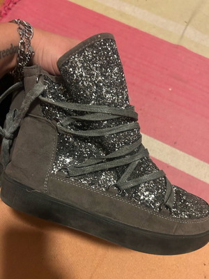 Snow boots like new with inner fur, size 39