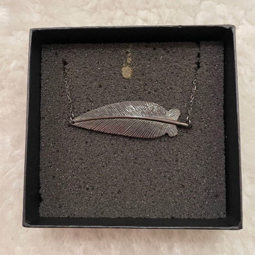 Silver Feather 925 necklace like new