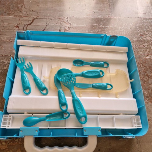 Zanussi play kitchen used with plastic accessories