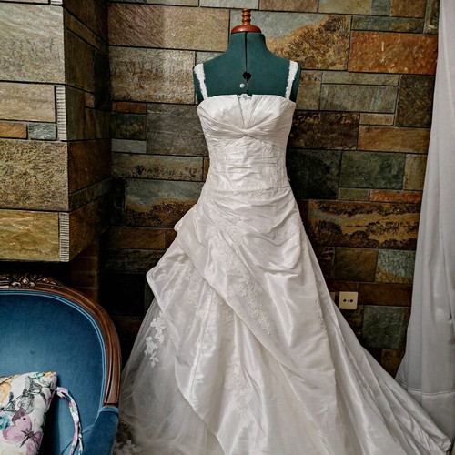 BRIDAL PRONOVIA- BARCELONA model 'Montecarlo', Spanish house, very elegant, white