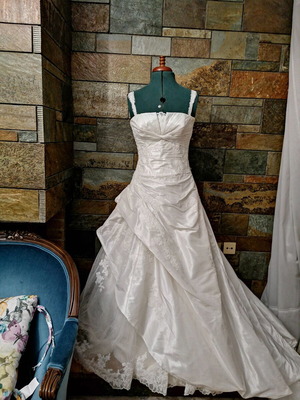 BRIDAL PRONOVIA- BARCELONA model 'Montecarlo', Spanish house, very elegant, white