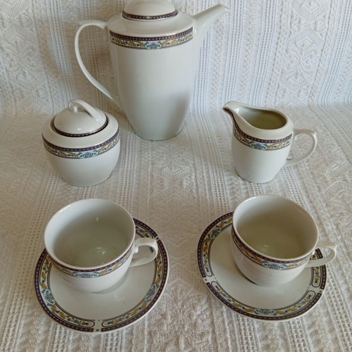 CROWN porcelain tea set with 2 cups