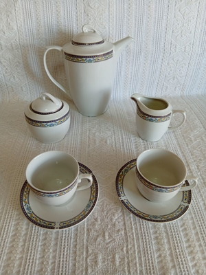 CROWN porcelain tea set with 2 cups