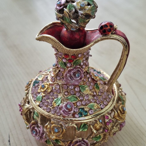 Decorative jewelry box in the shape of a jug like new, metal with enamel and strass