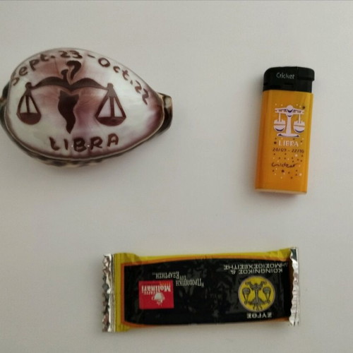 Libra small collectibles used, pack