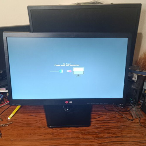 LG Flatron 20EN33SS-B Monitor 19.5" like new, full functionality