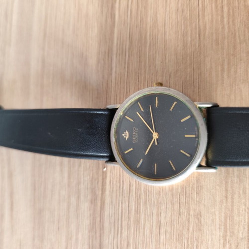 Seiko Quartz watch model 5Y30-7000 used, vintage, black