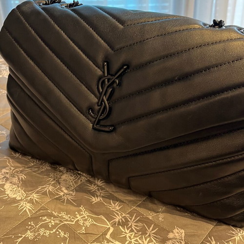 Saint Laurent leather bag like new with black chain, 32x22 cm