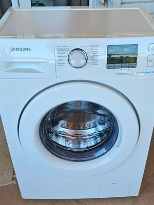 Samsung WF60F4E0N0W/LV washing machine 6kg used for spare parts
