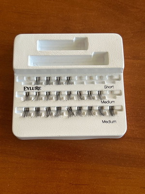 False eyelash clusters like new without glue