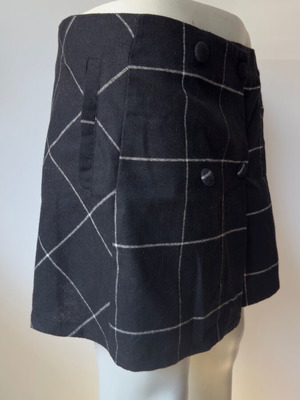 Checked mini skirt with buttons Pull & Bear like new, black and white, size L