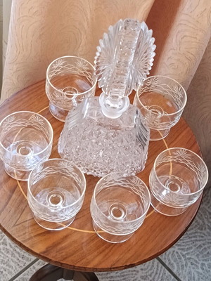 Set of 6 crystal glasses and vintage decanter like new