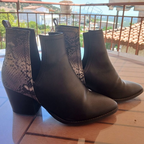 Estil women's black ankle boots with snake print detail