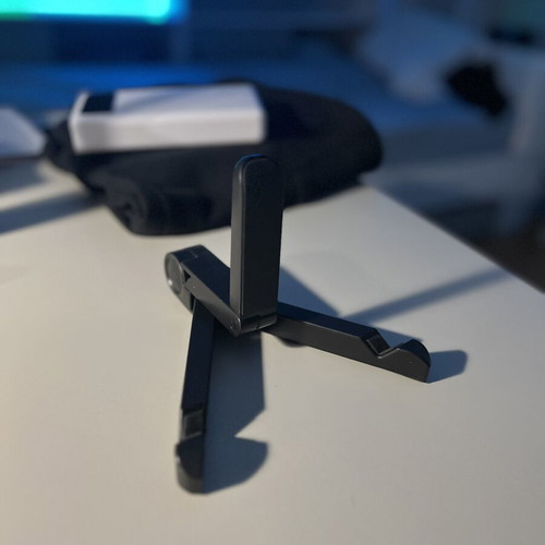 Tablet and phone stand new, portable and comfortable