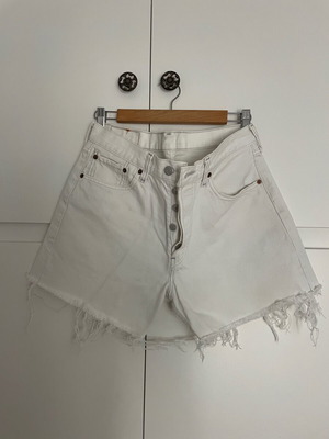 Levi's vintage high-waisted white shorts size 32 used