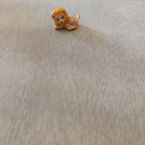 Kinder Lion Figurine like new