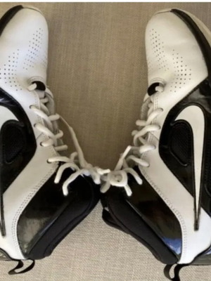 Αθλητικά παπούτσια Nike μεταχειρισμένα, δερμάτινα, μέγεθος 38.5, μαύρο και άσπρο