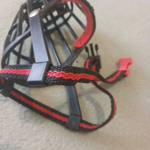 Muzzle XL new with adjustable straps from Pet City