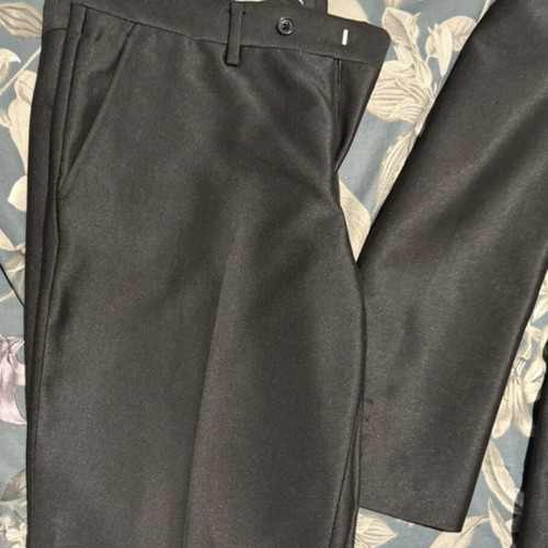 Men's black suit like new with tie, size L