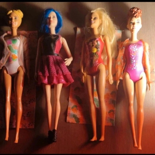Barbie dolls like new