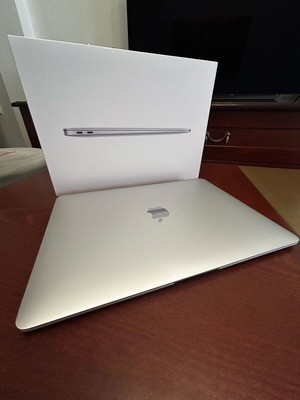 MacBook Air 2020 silver like new with Apple M1, 8GB RAM, 256GB SSD