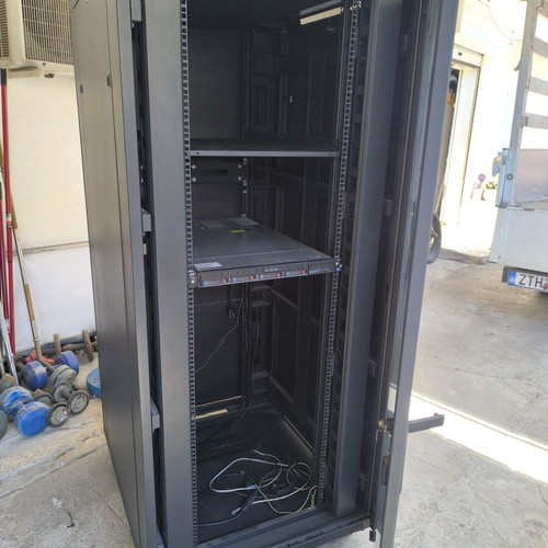 Central Floor Standing Rack Cabinet like new, 184x80x96 cm without CD ROM
