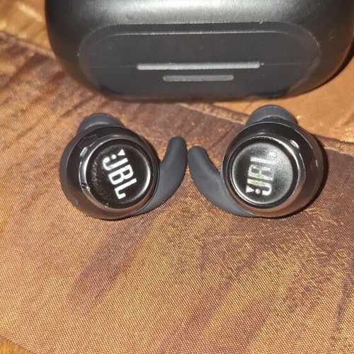 JBL Reflect Mini NC earbuds like new