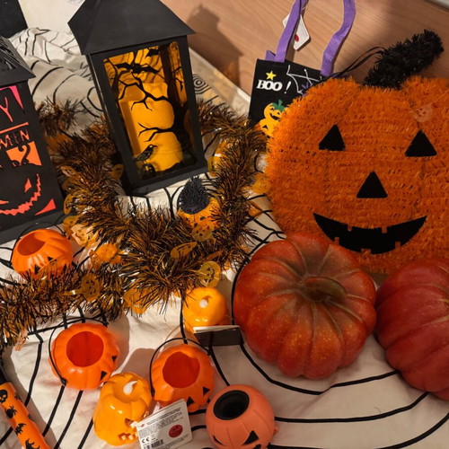 Halloween decoration set like new, orange and black
