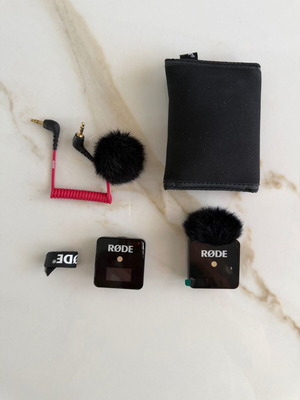 Rode Wireless Go microphone new with carrying case