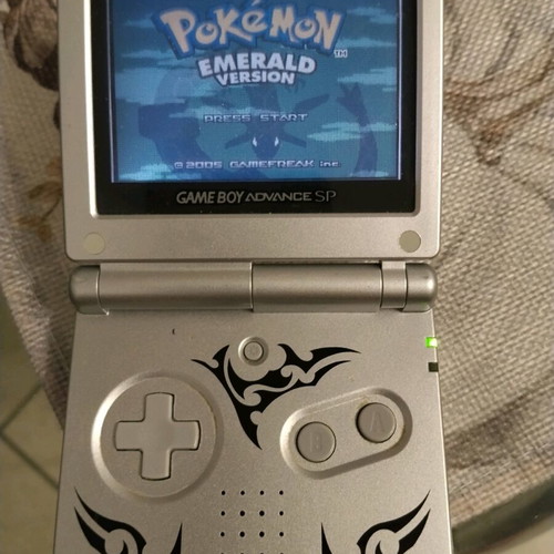 Pokémon Emerald repro like new for Game Boy Advance