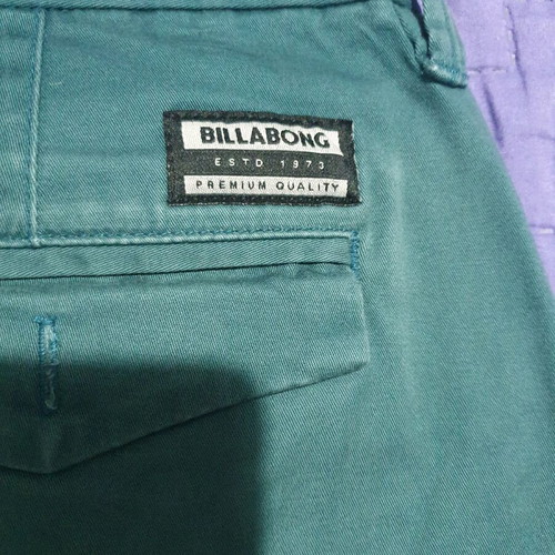 Billabong bermuda green like new, size 34