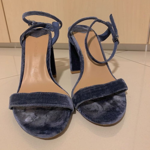 Stradivarius blue velvet sandals used, size 39
