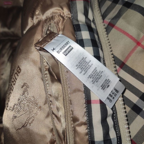 Supreme x Burberry Shearling Puffer jacket like new, beige