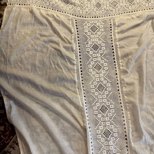 Handmade curtain with knitted atrante and lace like new