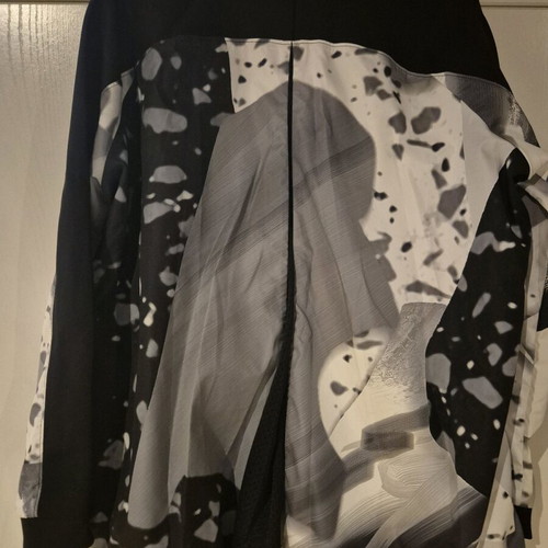 Nike thin jacket like new, black and gray