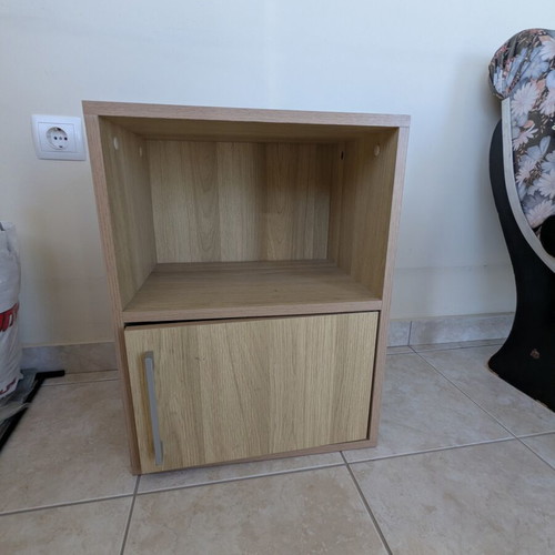 Nightstand like new, dimensions 41x29x54 cm, ideal for kids' room