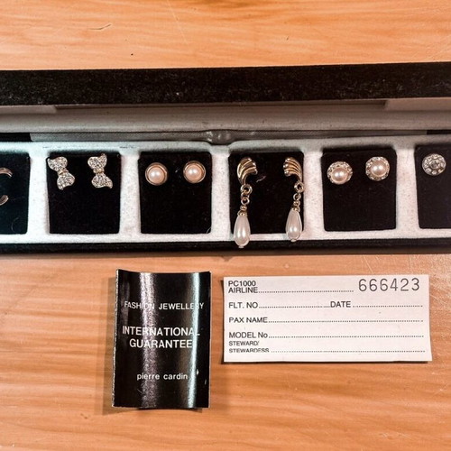 Pierre Cardin earring case like new, 6 pairs