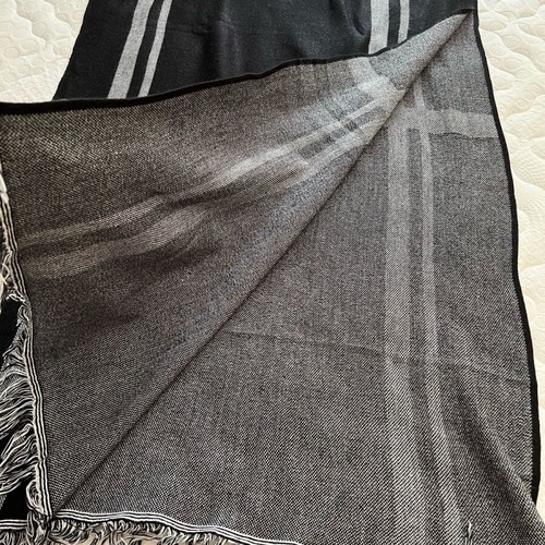 Black scarf with white details like new